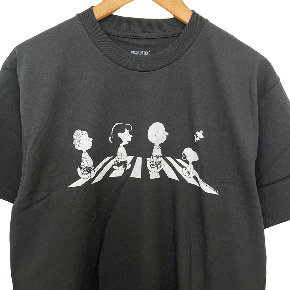 NWOT Peanuts Abbey Road The Beatles Graphic T-Shirt Men's Medium